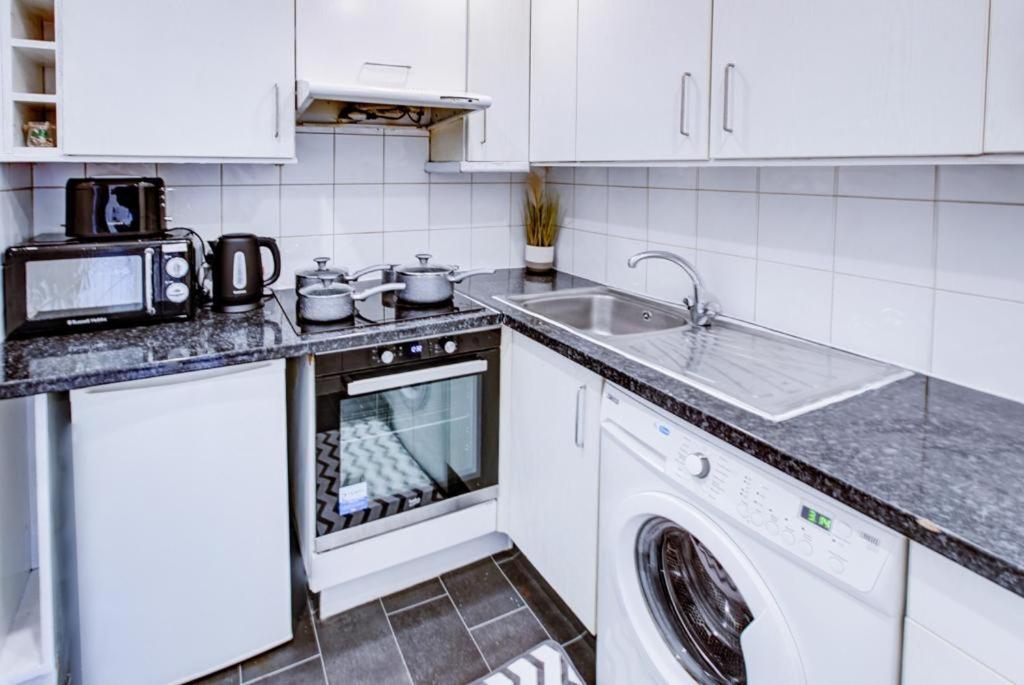 Hyde Park Apartment 2 Bedroom Лондон Екстериор снимка
